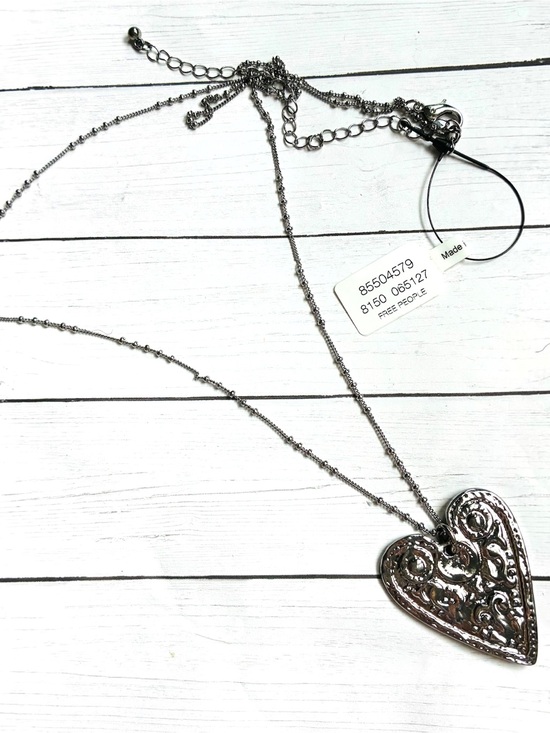 Free People Jewelry - New NWT People Silver Filigree Heart Pendant Long Necklace Romantic $30 Tag